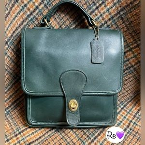 🦋 Coach Green Station Bag.